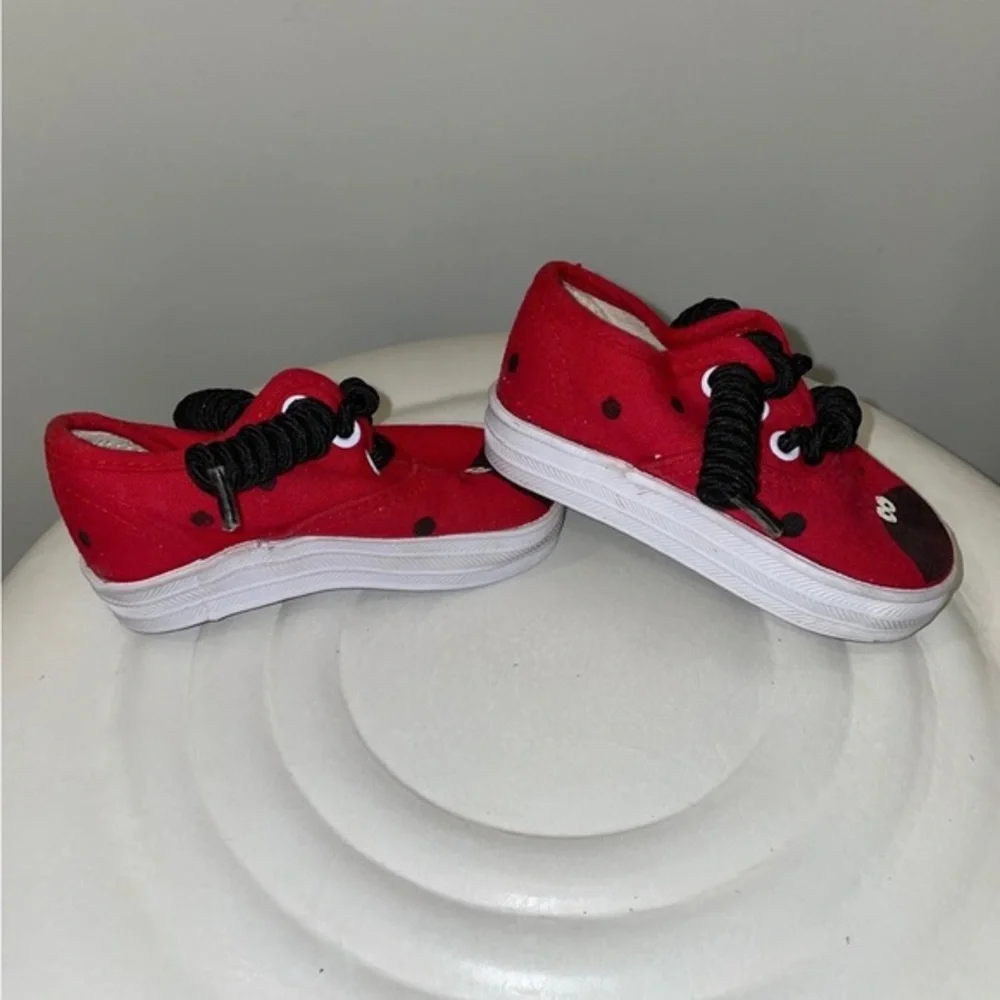 Ladybug‎ baby shoes sneakers Size 4.